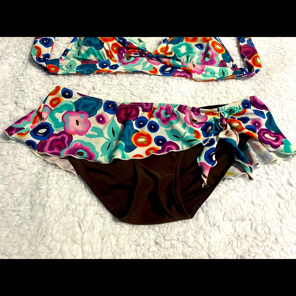Cute & Flirty Ruffled Bikini - Picture 3 of 5